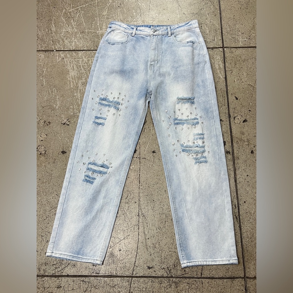 💚 3266. Light Denim Rhinestone Distressed Pants